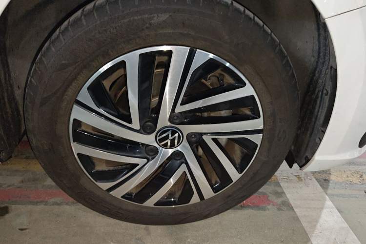 Used Volkswagen Lavida 2023 300TSI DSG Full-Comfort Edition Right Front Wheel Hub