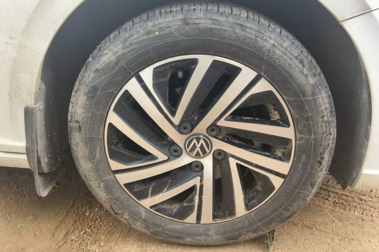 Used Volkswagen Lavida 2023 Revised Version 1.5L Automatic 5 Millionth Edition Right Front Wheel Hub