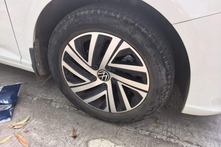 Used Volkswagen Lavida 2023 300TSI DSG Starry Full-Comfort Edition Right Front Wheel Hub