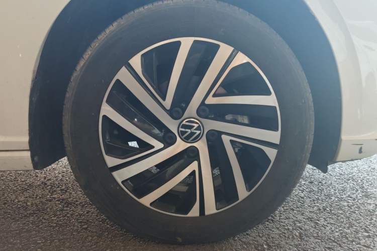 Used Volkswagen Lavida 2023 Revised Version 1.5L Automatic – Full-Option Edition Right Front Wheel Hub