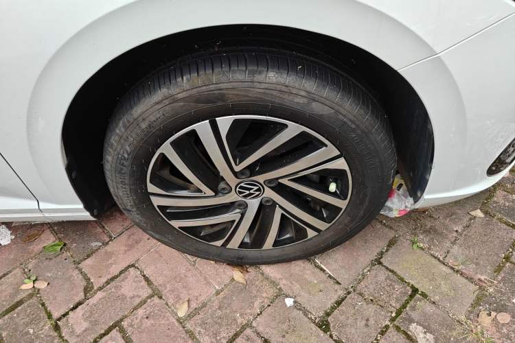 Used Volkswagen Lavida 2023 Revised Version 1.5L Automatic Starry Sky Edition – 5 Million Units Right Front Wheel Hub
