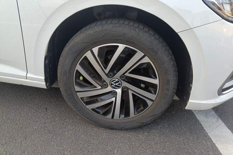 Used Volkswagen Lavida 2023 1.5L Automatic Full-Comfort Edition Right Front Wheel Hub