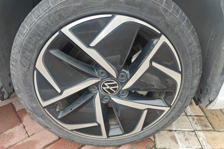 Used Volkswagen Lavida 2023 280TSI DSG Starry Sky Deluxe Edition Right Front Wheel Hub