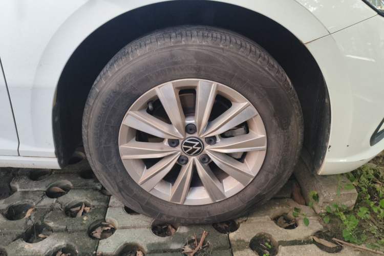 Used Volkswagen Lavida 2023 1.5L Automatic De Yi Edition Right Front Wheel Hub