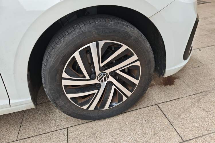 Used Volkswagen Lavida 2023 300TSI DSG Starry Full-Comfort Edition Right Front Wheel Hub