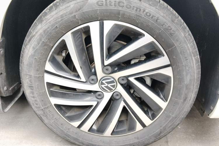 Used Volkswagen Lavida 2023 300TSI DSG Starry Sky Leading Edition Right Front Wheel Hub