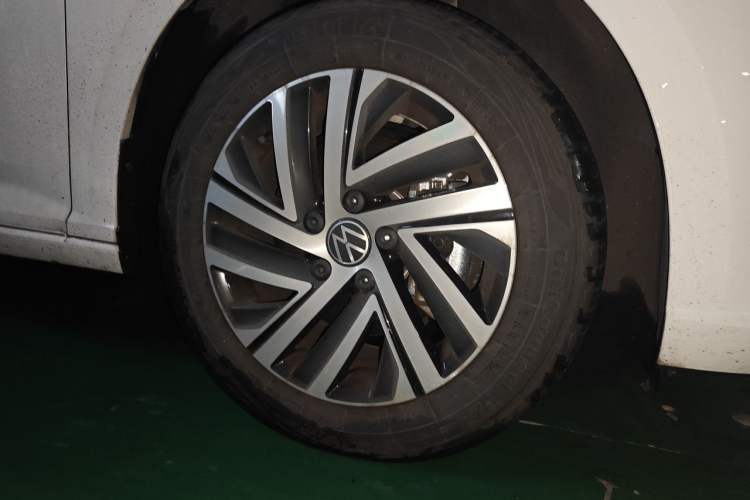 Used Volkswagen Lavida 2023 280TSI DSG Starry Sky Deluxe Edition Right Front Wheel Hub