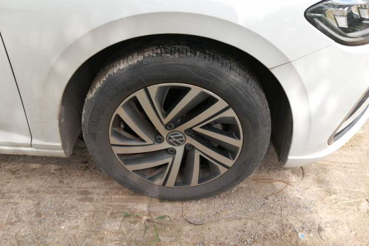 Used Volkswagen Lavida 2023 1.5L Automatic 5 Million Edition Right Front Wheel Hub