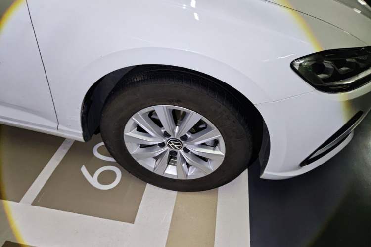 Used Volkswagen Lavida 2023 1.5L Automatic De Yi Edition Right Front Wheel Hub