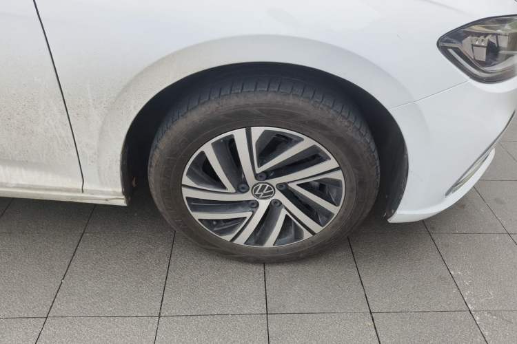 Used Volkswagen Lavida 2023 1.5L Automatic 5 Million Edition Right Front Wheel Hub