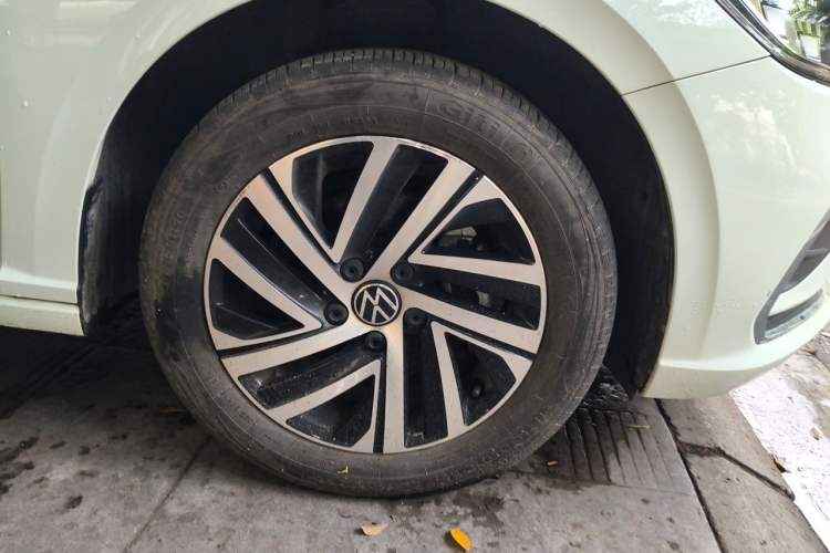 Used Volkswagen Lavida 2023 280TSI DSG Full-Comfort Edition Right Front Wheel Hub