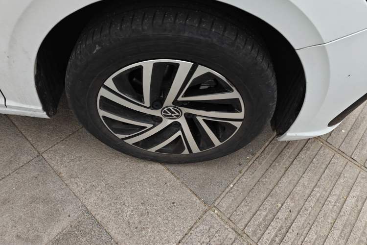 Used Volkswagen Lavida 2023 300TSI DSG Starry Full-Comfort Edition Right Front Wheel Hub