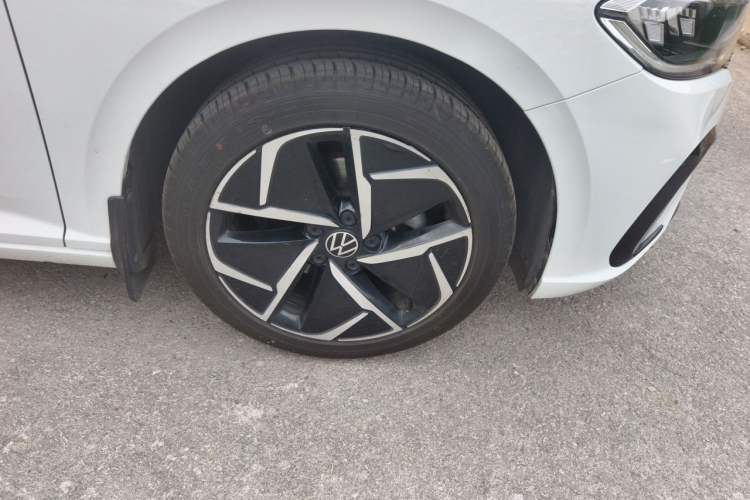 Used Volkswagen Lavida 2023 280TSI DSG Starry Sky Elegance Edition Right Front Wheel Hub