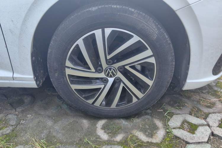 Used Volkswagen Lavida 2023 Revised Version 1.5L Automatic Starry Sky Edition – 5 Million Units Right Front Wheel Hub