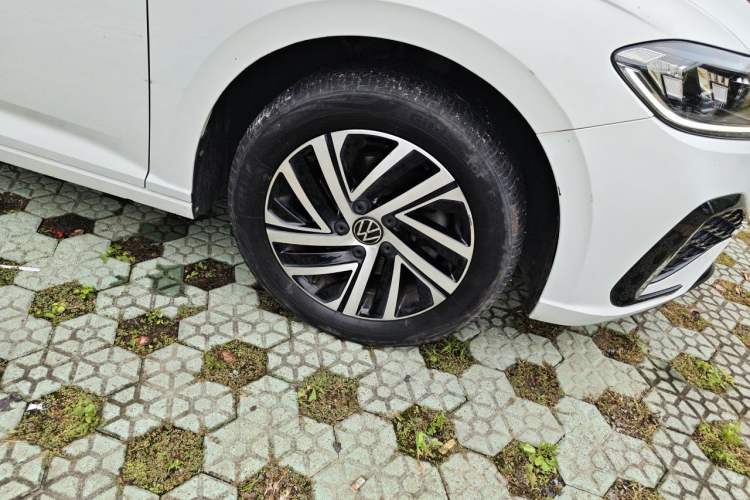 Used Volkswagen Lavida 2023 280TSI DSG Starry Sky Deluxe Edition Right Front Wheel Hub