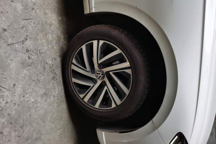 Used Volkswagen Lavida 2023 1.5L Automatic 5 Million Edition Right Front Wheel Hub