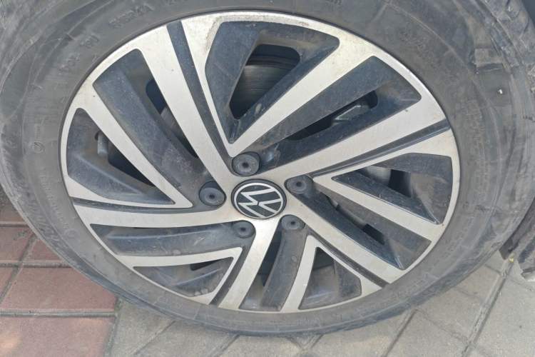 Used Volkswagen Lavida 2023 280TSI DSG Full-Comfort Edition Right Front Wheel Hub