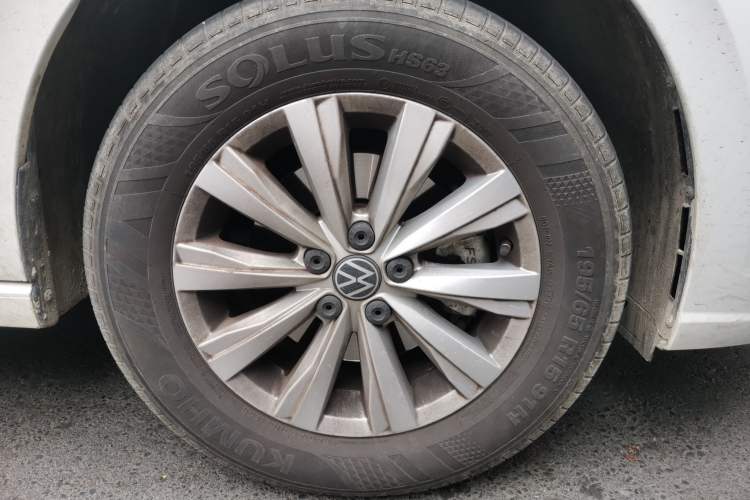 Used Volkswagen Lavida 2023 New Sharp 1.5L Automatic Excellent New Edition Right Front Wheel Hub