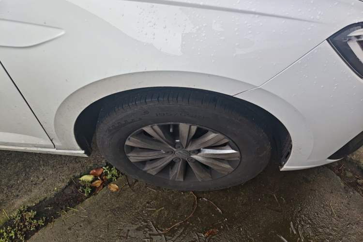 Used Volkswagen Lavida 2023 New Sharp 1.5L Automatic Excellent New Edition Right Front Wheel Hub
