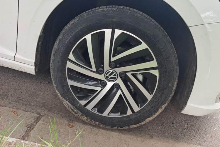 Used Volkswagen Lavida 2023 Revised Version 1.5L Automatic 5 Millionth Edition Right Front Wheel Hub