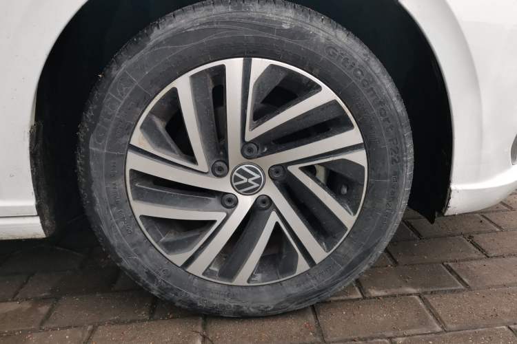 Used Volkswagen Lavida 2023 1.5L Automatic 5 Million Edition Right Front Wheel Hub
