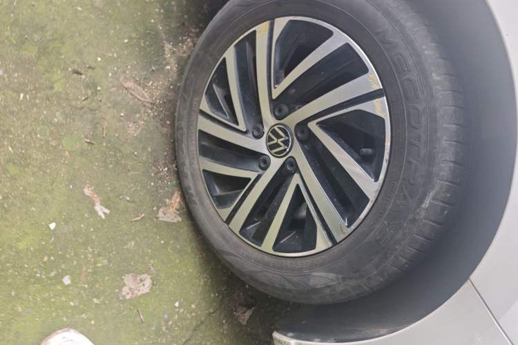 Used Volkswagen Lavida 2023 Revised Version 1.5L Automatic Starry Sky Edition – 5 Million Units Right Front Wheel Hub