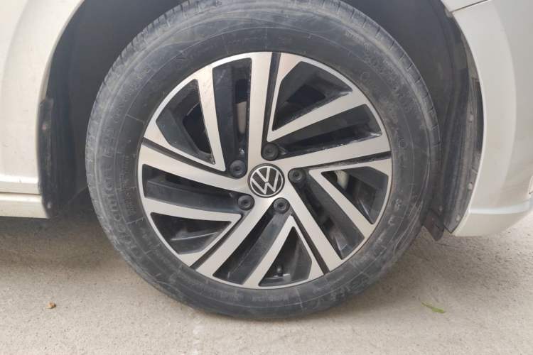 Used Volkswagen Lavida 2023 1.5L Automatic 5 Million Edition Right Front Wheel Hub