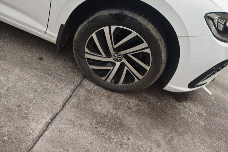 Used Volkswagen Lavida 2023 300TSI DSG Starry Full-Comfort Edition Right Front Wheel Hub