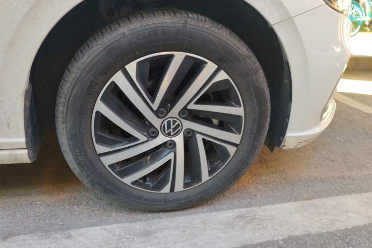 Used Volkswagen Lavida 2023 1.5L Automatic Full-Comfort Edition Right Front Wheel Hub