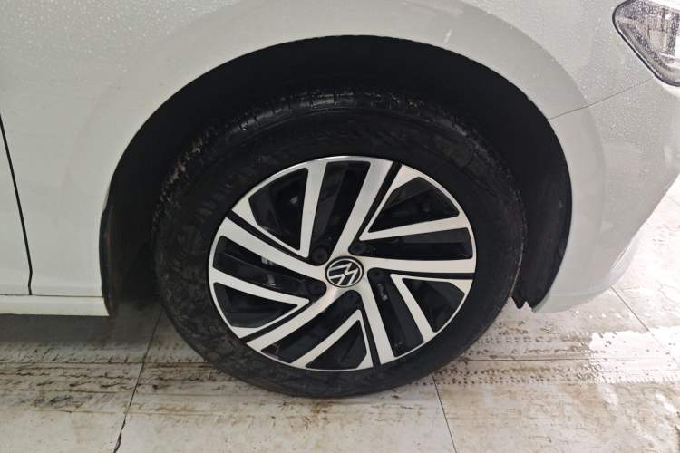 Used Volkswagen Lavida 2023 300TSI DSG Full-Comfort Edition Right Front Wheel Hub