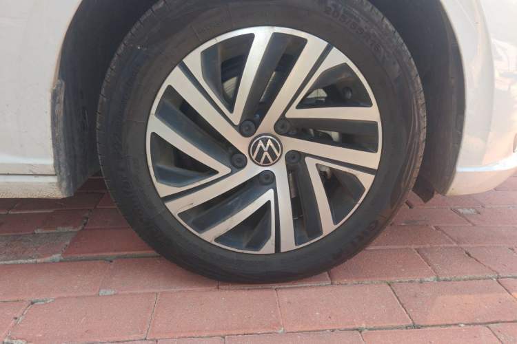Used Volkswagen Lavida 2023 300TSI DSG Full-Comfort Edition Right Front Wheel Hub