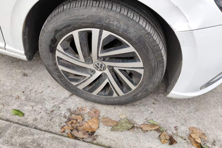Used Volkswagen Lavida 2023 Revised Version 1.5L Automatic 5 Millionth Edition Right Front Wheel Hub