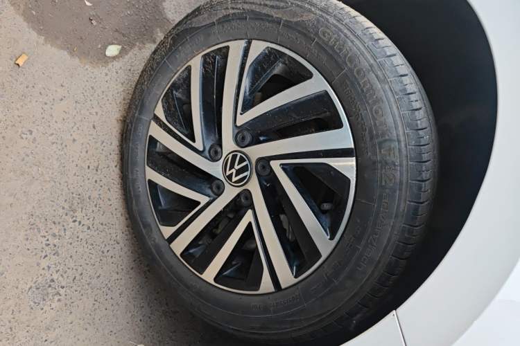 Used Volkswagen Lavida 2023 300TSI DSG Starry Full-Comfort Edition Right Front Wheel Hub