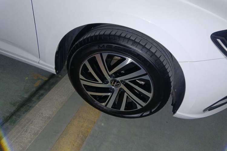 Used Volkswagen Lavida 2023 Revised Version 1.5L Automatic 5 Millionth Edition Right Front Wheel Hub