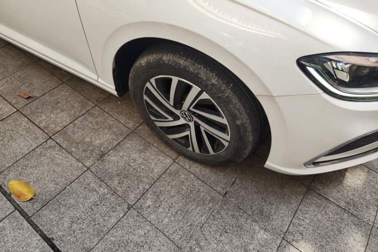 Used Volkswagen Lavida 2023 1.5L Automatic 5 Million Edition Right Front Wheel Hub