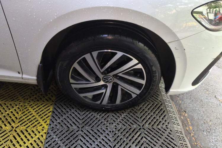 Used Volkswagen Lavida 2023 280TSI DSG Starry Sky Deluxe Edition Right Front Wheel Hub