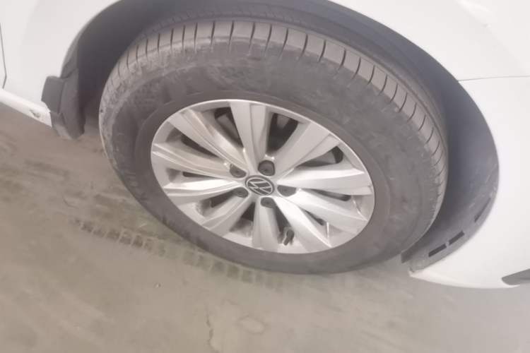 Used Volkswagen Lavida 2023 New Sharp 1.5L Automatic Excellent New Edition Right Front Wheel Hub