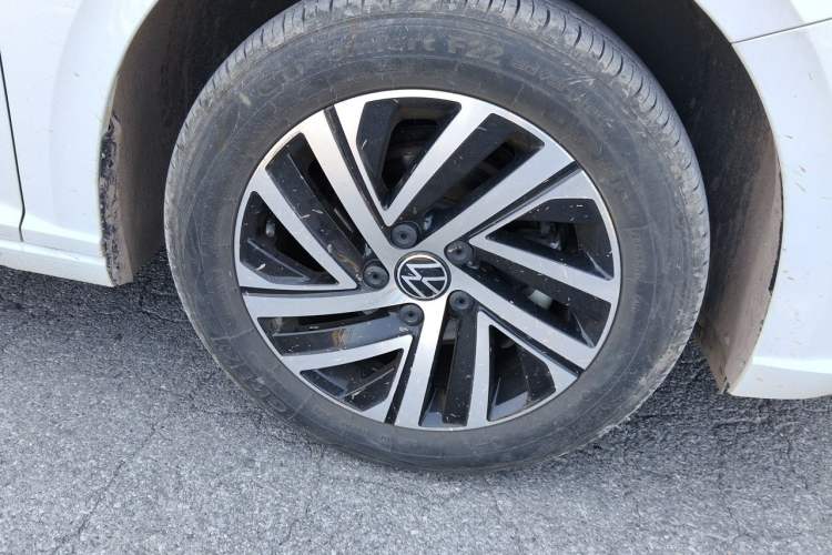 Used Volkswagen Lavida 2023 1.5L Automatic Starry Sky 5 Million Edition Right Front Wheel Hub