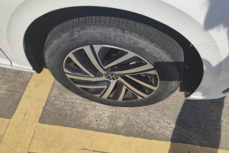 Used Volkswagen Lavida 2023 280TSI DSG Starry Sky Deluxe Edition Right Front Wheel Hub