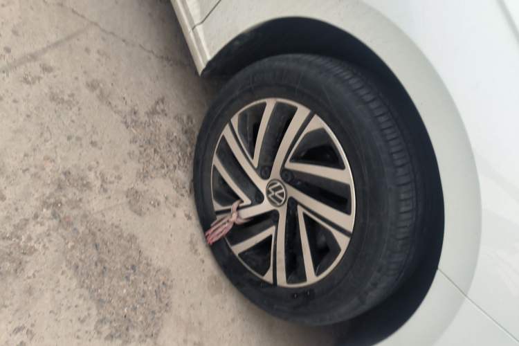 Used Volkswagen Lavida 2023 300TSI DSG Starry Full-Comfort Edition Right Front Wheel Hub