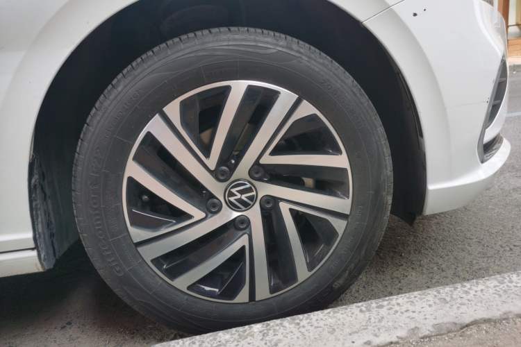 Used Volkswagen Lavida 2023 1.5L Automatic 5 Million Edition Right Front Wheel Hub