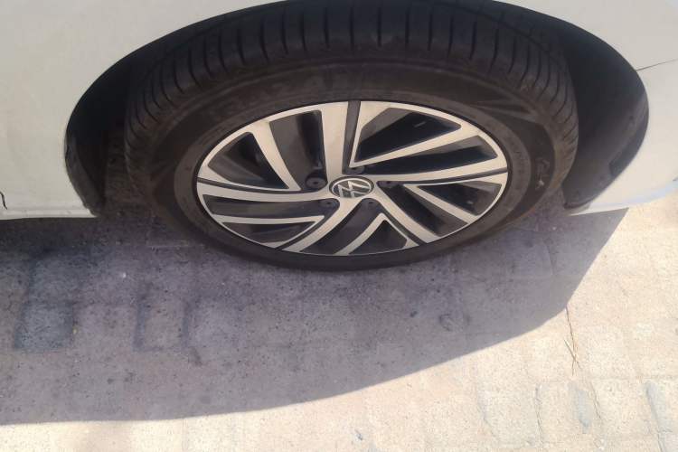 Used Volkswagen Lavida 2023 280TSI DSG Starry Sky Deluxe Edition Right Front Wheel Hub