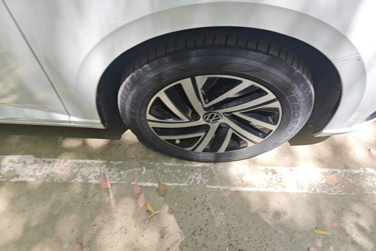 Used Volkswagen Lavida 2023 Revised Version 1.5L Automatic Starry Sky Edition – 5 Million Units Right Front Wheel Hub