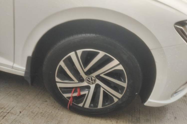 Used Volkswagen Lavida 2023 1.5L Automatic 5 Million Edition Right Front Wheel Hub
