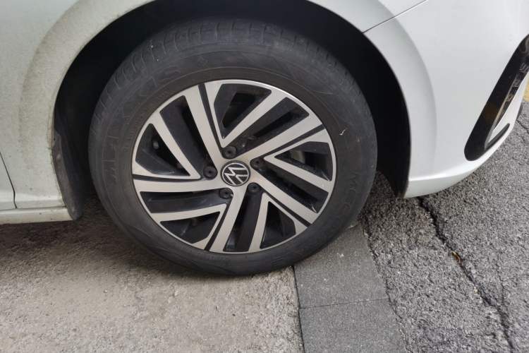 Used Volkswagen Lavida 2023 Revised Version 1.5L Automatic Starry Sky Edition – 5 Million Units Right Front Wheel Hub