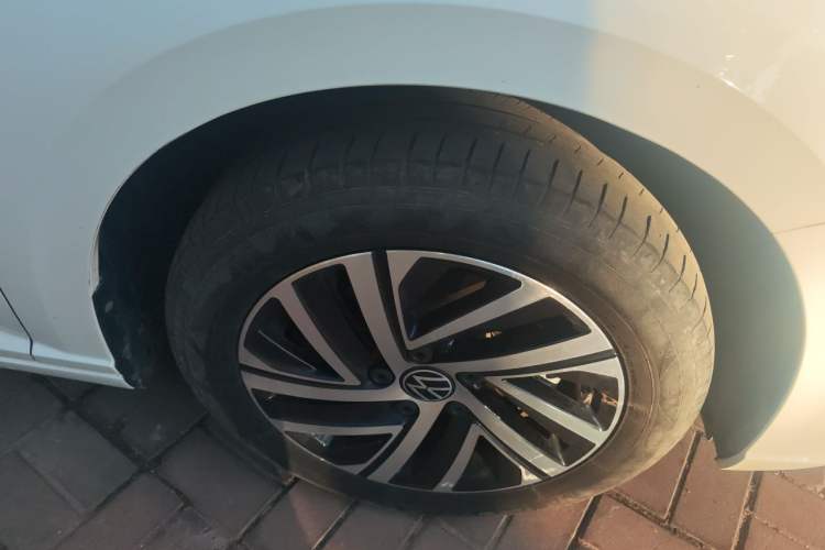 Used Volkswagen Lavida 2023 1.5L Automatic Starry Sky 5 Million Edition Right Front Wheel Hub