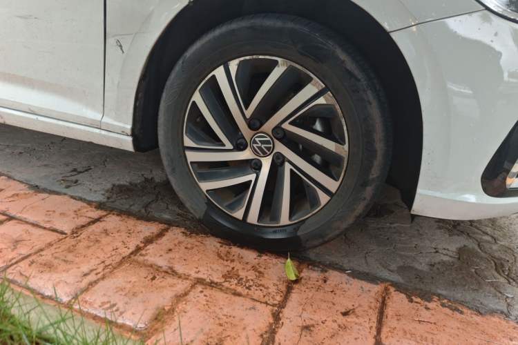 Used Volkswagen Lavida 2023 280TSI DSG Starry Sky Deluxe Edition Right Front Wheel Hub