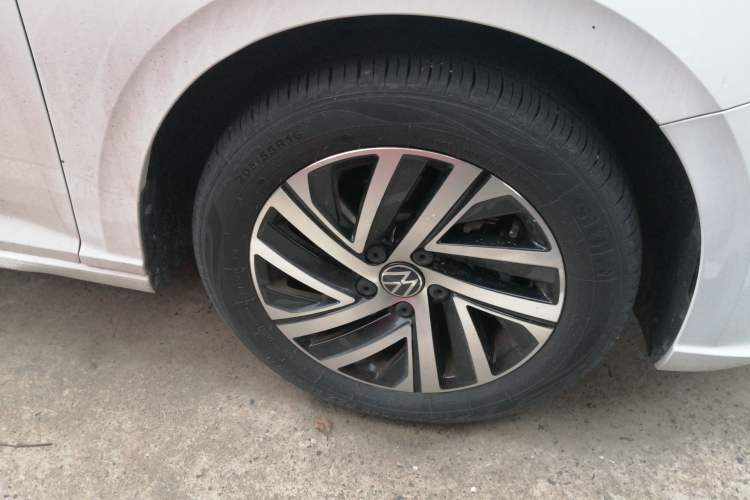 Used Volkswagen Lavida 2023 280TSI DSG Starry Sky Deluxe Edition Right Front Wheel Hub