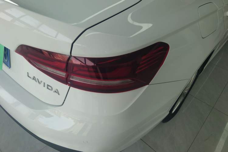 Used Volkswagen Lavida 2023 1.5L Automatic De Yi Edition Right Rear Taillight