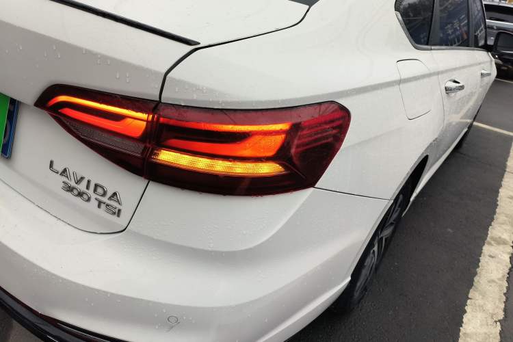 Used Volkswagen Lavida 2023 300TSI DSG Starry Full-Comfort Edition Right Rear Taillight